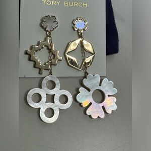 TORY BURCH Mismatched Clover Earringa Gold Geometric Mother Of Pearl 18k GP